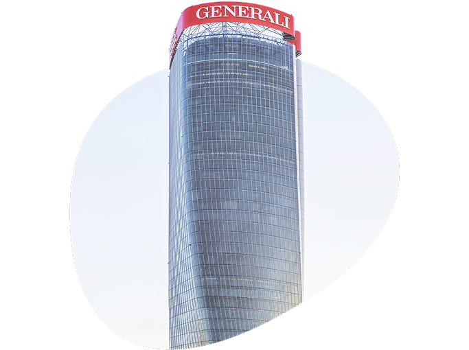 Grattacielo della sede Generali con logo ‘Generali’ in cima, a supporto del messaggio ‘Facciamo parte del Gruppo Generali in Italia’.