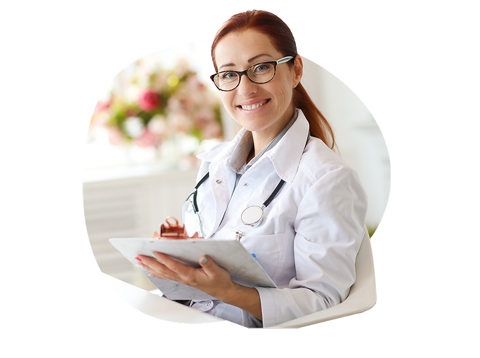 Dottoressa con cartella clinica
